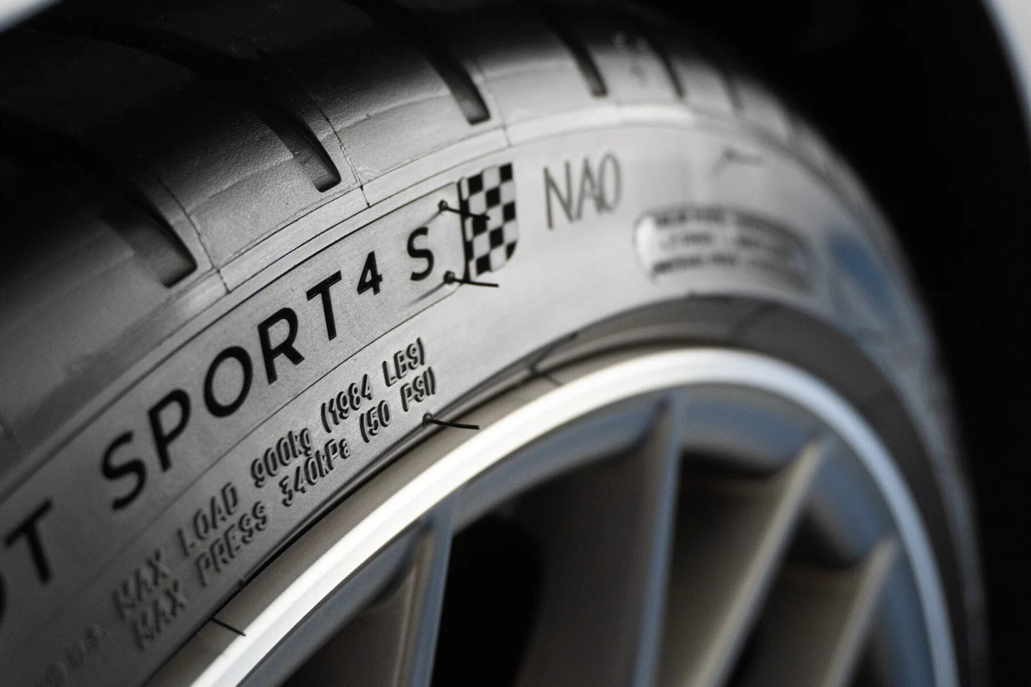 ARMOUR TIRE+ 473ml - Acondicionador de neumáticos